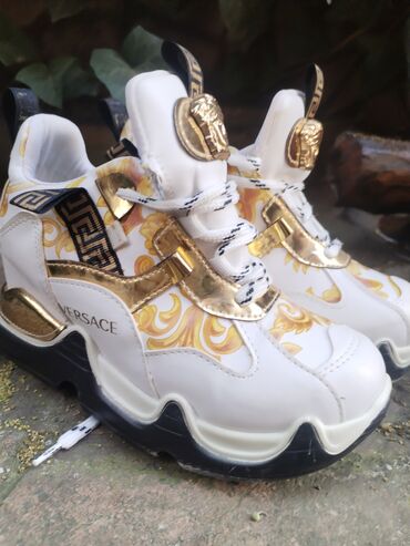 Women's Sneakers and athletic shoes: 37 — 6