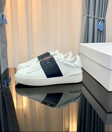 лоро пьяна: Valentino Garavani Ожидание10-14 дней размер от 38 до 45 Заказываю из