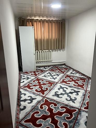 Аренда комнат: Сдаю квартиру на долгий срок на первом этаже (подвал)теплая,есть — 3