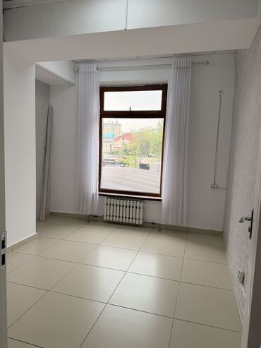сдаю кабинет салон красоты: Сдаю Кабинет в салоне, 12 м², Для бровиста, Для визажиста, Для лешмейкера