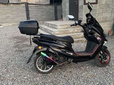 Скутеры: Макси-скутер Yamaha, 175 куб. см, Бензин — 8