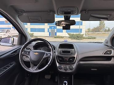 chevrolet spark 2017: Chevrolet Spark: 2020 г., 1 л, Бензин, Хэтчбэк — 6