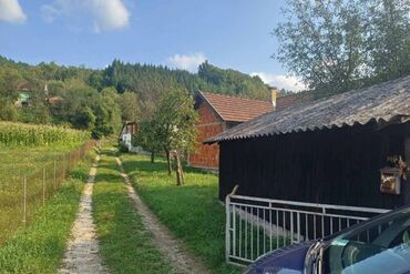 Kuće na prodaju: 80 kv. m, 4 sobe — 8