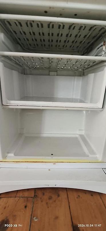 Холодильник Indesit, двухкамерный, белый. Особенности и комплектация at lalafo.kg Холодильник Indesit, двухкамерный, белый. Особенности и комплектация
