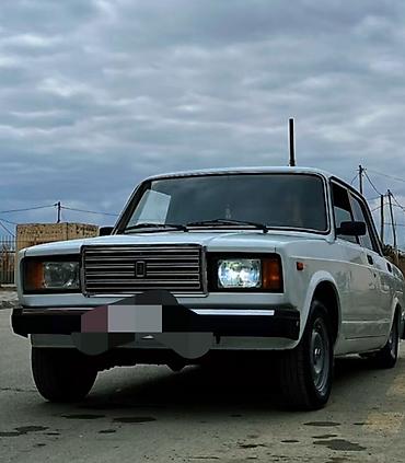 w211 radiator: Satılır klassik VAZ 2107 sedan. Avtomobil ağ rəngdədir və klassik — 2