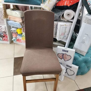 Prekrivači za nameštaj: Navlake za stolice.
Pakovanje od 6 komada.
Dostupno u vise boja — 8