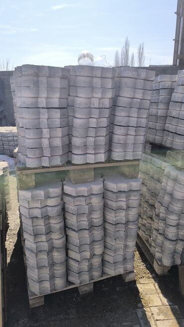 Брусчатка кирпич: Брусчатка кирпич, Для парковки, Бетонная, Прессованная, Новый, Гарантия, Бесплатный выезд, Бесплатная доставка at lalafo.kg — 8 Брусчатка кирпич: Брусчатка кирпич, Для парковки, Бетонная, Прессованная, Новый, Гарантия, Бесплатный выезд, Бесплатная доставка — 8
