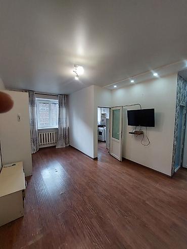боконбаево: 1 комната, 30 м², ул. Боконбаева / Гоголя Хрущевка, 1 этаж, Старый ремонт — 1