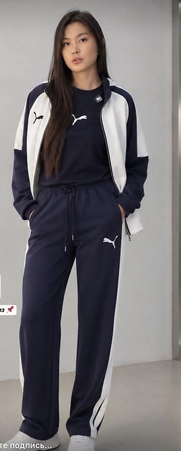 лампас: Женский спортивный костюм Puma, темно-синий с белыми вставками.Двойка — 1