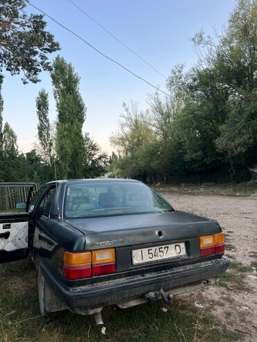 срочно продам авто в связи с переездом: Audi 100: 1986 г., 1.8 л, Бензин