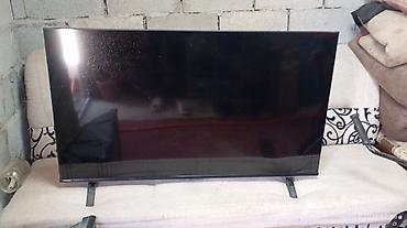 Телевизор Toshiba, диагональ около 43–50". Плоская LED‑панель с — 1