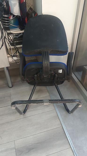 Ofis mebeli: Ofis kreslosu – mavi parça oturacaq və bel hissəsi, qara metal “sled” — 1