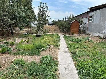уланит: 🔥 СРОЧНО ПРОДАЁТСЯ УЧАСТОК! 📍 Район Ак-Бата 🏡 Участок — 6 соток 🏠 Дом — 1