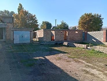 Продажа коттеджей и домов: Уй сатылат 📍кемин орловка шаарында участак 12 сотый чон Уй 4 комната — 6