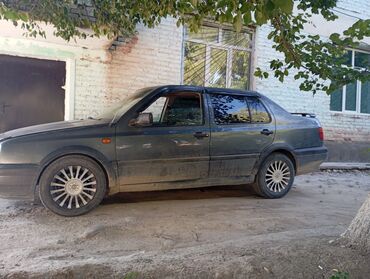 машина passat: Volkswagen Vento: 1994 г., 2 л, Механика, Бензин, Седан