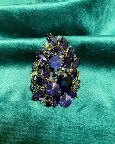 kraljevsko plava haljinica i cipele: Velik bros sa kraljevsko plavim ceskim kristalima, nov nenosen idealan