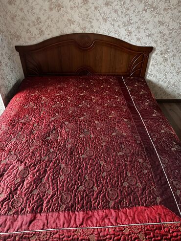 кровать двуспалка: Продаю б/у двуспальную кровать с матрасом и две прикроватные тумбы