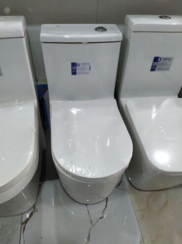 Mətbəx çanaqları: İdeal standart ölçülü unitaz. Ağ rəngdədir və hər hansı bir vanna