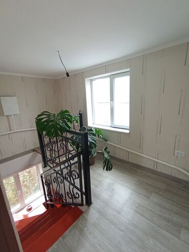 продаю дом бишкек центр: Дом, 4 м², 4 комнаты, Косметический ремонт