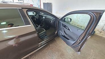 Infiniti: Infiniti : 2016 г., 2 л, Робот, Бензин, Хэтчбэк — 9