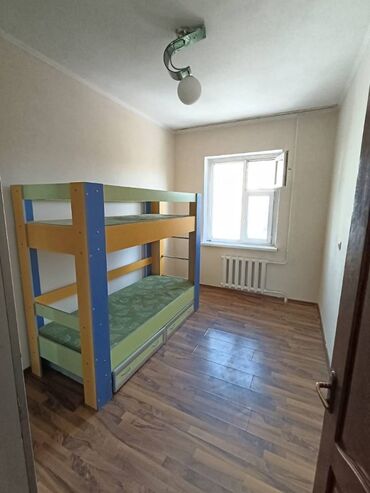 пол дома: 3 бөлмө, 62 кв. м, 105-серия, 5 кабат, Эски ремонт