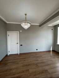 срочно продаётся 1 комнатная квартира в районе шлагбаум по улице кенсуйская 17 пересекает интергельпо: 2 бөлмө, 54 кв. м, Жеке план, 9 кабат, Дизайнердик ремонт