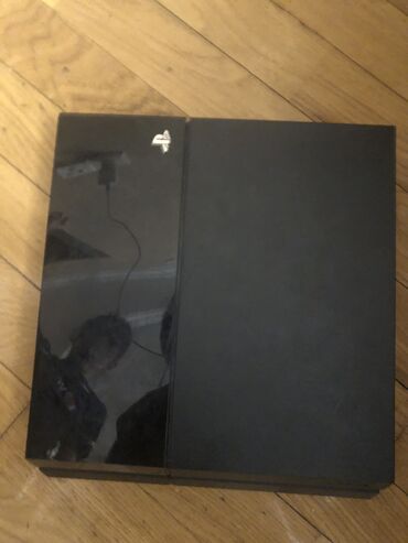 playstation 4 pes 2013: PlayStation 4 Fat .Az islenib.Uzerinde 2 pult ve gta 5 verilir icinde