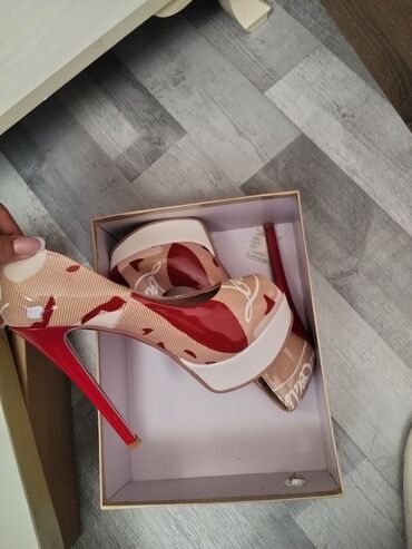 Tuflilər: Hündür dabanlı qadın tufliləri – platformalı, stilet tipli daban — 4