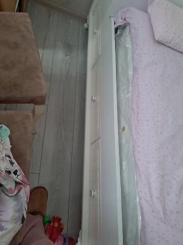 divar yataq: Oğlan və qız üçün, İşlənmiş, Dördbucaq, Beşik, Dəstsiz, Matras ilə, Yellənmə mexanizmsiz — 4