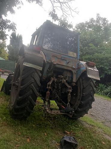 Traktor – arxa qaldırıcı və qoşqu mexanizmi ilə - Güclü iri arxa