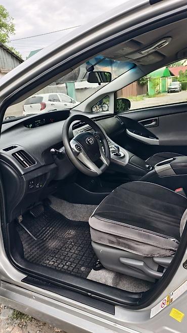 ключ на приус: Toyota Prius: 2015 г., Автомат, Гибрид, Хэтчбэк — 3