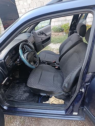 Продажа авто: Ford Focus: 1994 г., 1.8 л, Механика, Бензин, Универсал — 2