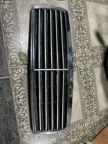 Решетки, облицовки: Решетка радиатора Mercedes-Benz 1998 г., Б/у, Оригинал, Германия