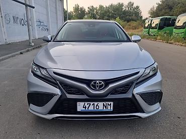 Toyota Camry: 2021 г., Седан