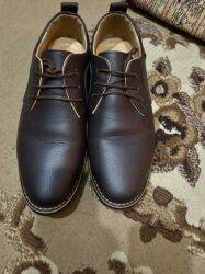 Ayaqqabılar: Turkiyeden 4000 tl ye alinib, razmer duz gelmediyi ucun satilir, cemi — 9