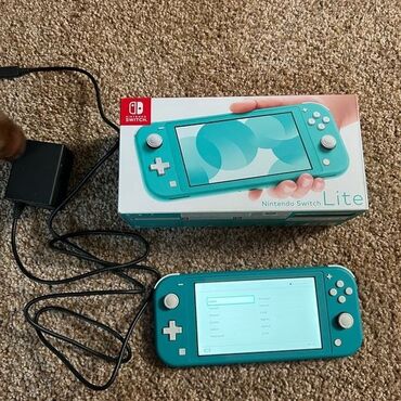 прокат playstation 3: Nintendo Switch Lite konsolu, hərəkətdə oyun üçün nəzərdə tutulmuş