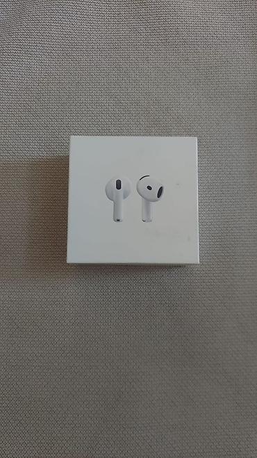 qulaqcı: Məhsul: Apple AirPods 4 (qutu) Xüsusiyyətlər: - Simsiz qulaqlıq, şarj — 1