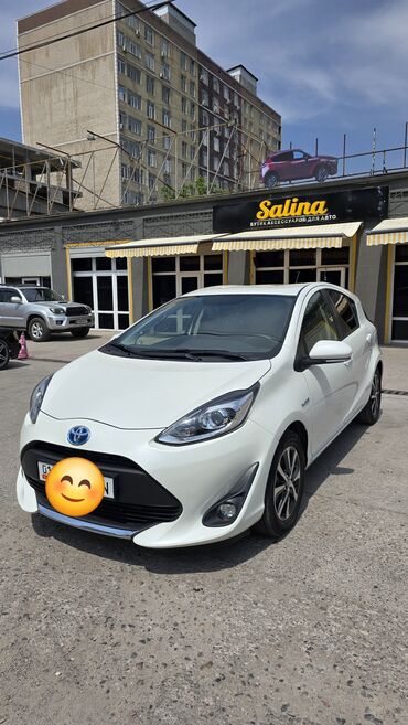 Toyota: Toyota : 2020 г., 1.5 л, Автомат, Гибрид, Хэтчбэк