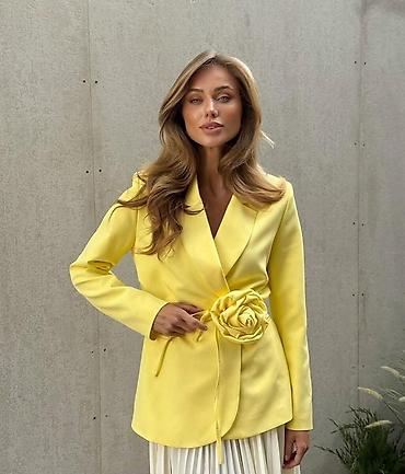 Sakoi: ✨Elegantni ženski blejzer sa cvetnim pojasom
✅2999 din
Uni — 4