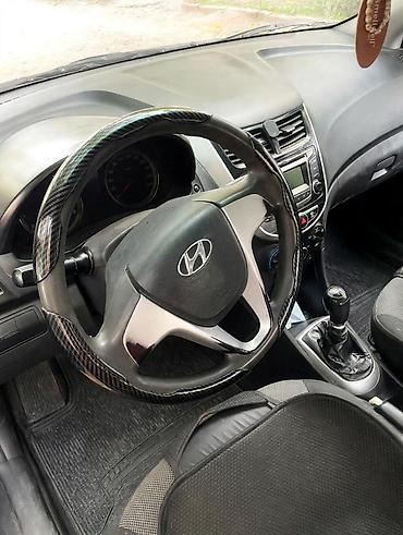 авто магазин бишкек: Hyundai Solaris: 2013 г., 1.6 л, Кол менен иштөөчү, Бензин, Седан — 2