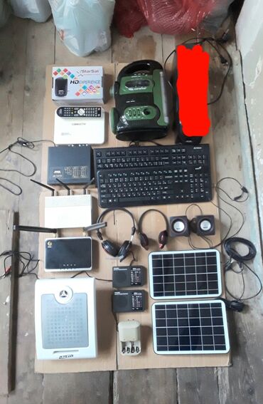 Elektronika hamısı bir yerdə satılır.İşlək vəziyyətdədir.Tək tək də