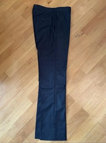 Kostyumlar: Mini Klassik kostyum-40m Ölçüsü—48 Klassik zolaqlı üçlü kostyum dəsti — 3