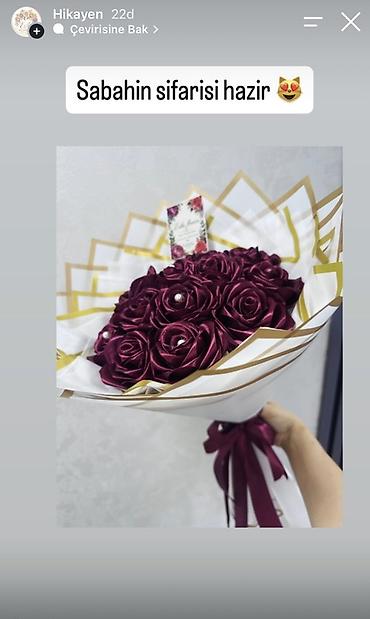 bereket gulu: Bordo rəngli süni güllərdən hazırlanmış buket - Material: satən parça — 1