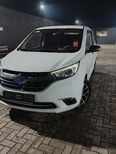 LDV: LDV : 2021 г., Электромобиль, Минивэн — 4