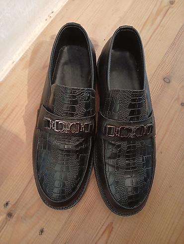 charles keith canta: TEZEDİ. Şıq görünüş, metal detal və fakturalı üst hissə ilə — 1
