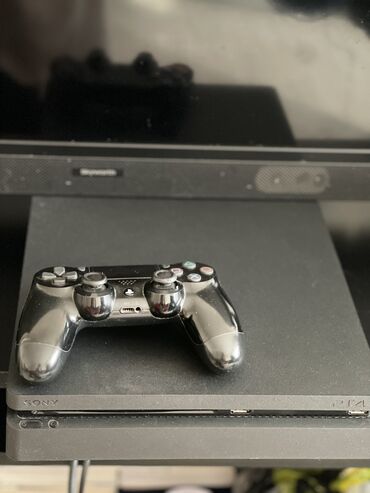 PS4 (Sony PlayStation 4): Продается Сон4 Sony 4 PS4
Slim 
2 джойстика 
Только писать в ватсап