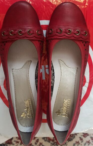 черные кожаные туфли с красной подошвой: Туфли 41, цвет - Красный