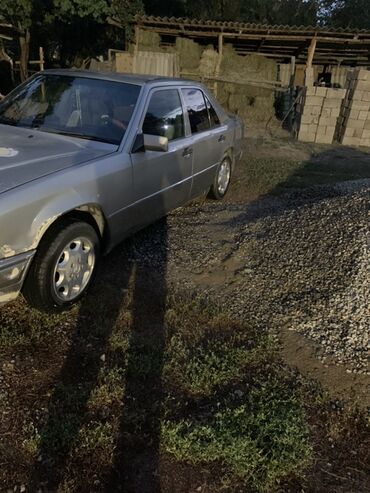 Mercedes-Benz E-Class: 1993 г., 2 л, Механика, Бензин, Седан