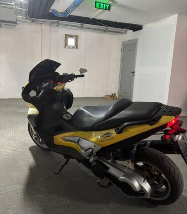 Ostali motocikli i skuteri: Gilera Nexus 500 Akrapovic Na prodaju: Gilera Nexus 500 – sportski na lalafo.rs — 6 Ostali motocikli i skuteri: Gilera Nexus 500 Akrapovic Na prodaju: Gilera Nexus 500 – sportski — 6
