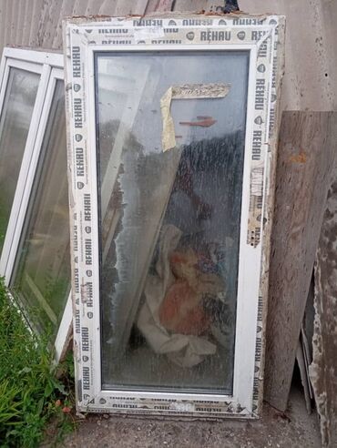 сервиз на 12 персон: Оконная рама Rehau белого цвета с одинарным стеклопакетом. 175/73 из